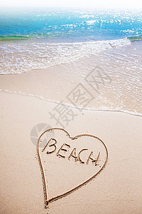 心画文字海滩写沙滩上海滩上画画的心图片