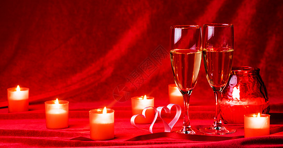 情人节庆祝活动,杯香槟,蜡烛,玫瑰红丝上的心香槟蜡烛图片
