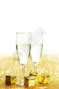 香槟杯礼物上白色的图片