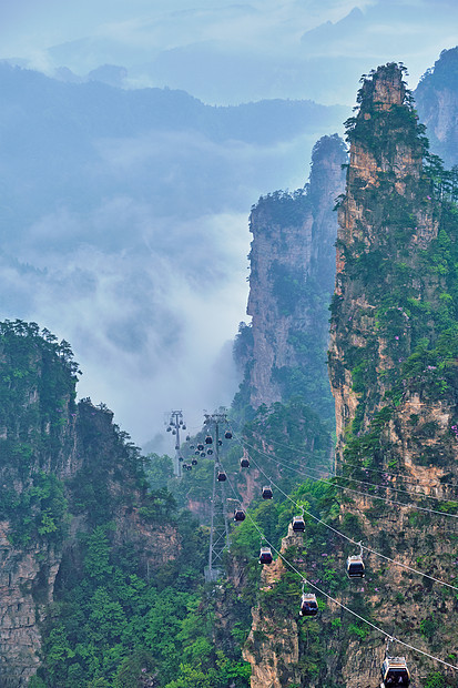 中国著名的旅游景点张家界石柱崖山雾云中,缆车湖南武陵源,中国带着相机锅张家界山脉,中国图片