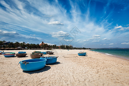 海滩上的科拉克渔船梅恩,潘铁,越南海滩上的渔船梅恩,越南图片