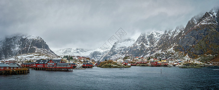 雪后房子传统渔村a卢福腾群岛,挪威与红色罗布房屋全景冬天雪挪威洛福顿群岛上的个村庄全景背景
