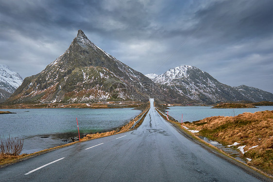 挪威峡湾的公路挪威洛福腾群岛挪威的公路桥图片