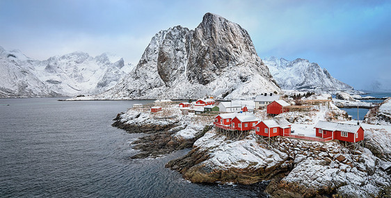 著名旅游景点汉诺伊渔村的全景洛福滕岛,挪威与红色罗布房子冬天挪威洛福滕岛的汉诺伊渔村图片