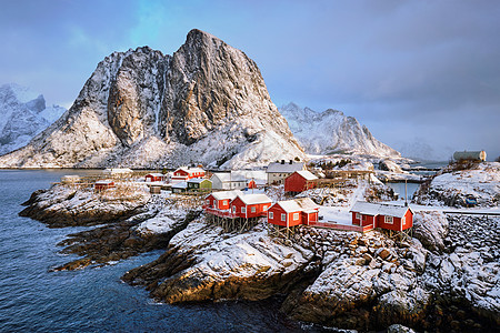 海边房子著名的旅游景点汉诺伊渔村洛福滕岛,挪威与红色罗布房子冬天挪威洛福滕岛的汉诺伊渔村背景