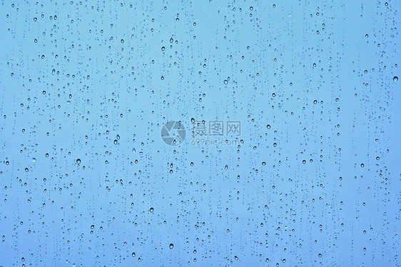 雨水滴窗户璃纹理背景上雨点落窗户上图片