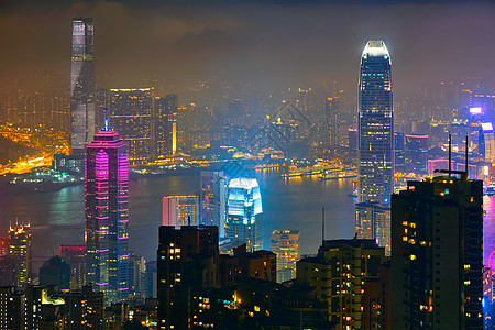 著名的香港风景香港摩天大楼天际线城市景观维多利亚峰照亮傍蓝色时刻中国香港香港摩天大楼天际线城市景观景观图片