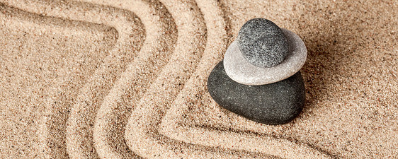日本禅宗石园放松,冥想,简单平衡的信箱全景的鹅卵石耙沙平静的场景日本禅宗石园图片