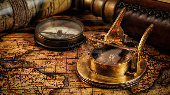 旅行地理导航背景旧复古罗盘的全景与日晷,间谍璃绳子古代世界古上的老式指南针图片