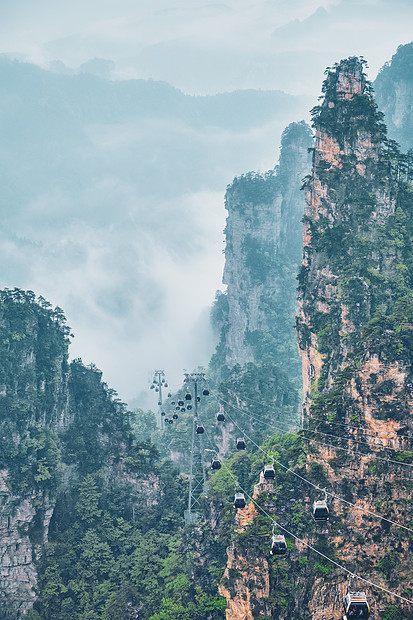 中国著名的旅游景点张家界石柱崖山雾云中,缆车湖南武陵源,中国带着相机锅张家界山脉,中国图片