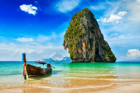 热带度假海滩长尾船热带海滩,克拉比,泰国泰国海滩上的长尾船图片
