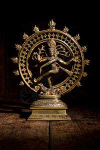 印度印度教神湿婆纳塔拉亚雕像木制背景上的舞蹈之王湿婆纳塔拉亚雕像舞蹈之王图片