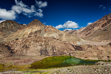 喜马拉雅山脉的喜马拉雅景观,喜马拉雅山脉的山湖,沿着马尼莱赫公路印度希马查尔邦喜马拉雅山水与山湖图片