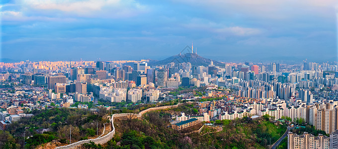 首尔市中心城市景观全景南山首尔塔日落英旺山韩国首尔韩国日落时首尔天际线的全景图片