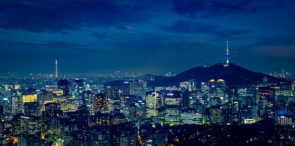首尔市中心城市景观全景照明与灯南山首尔塔傍晚英旺山观看韩国首尔韩国夜首尔天际线图片