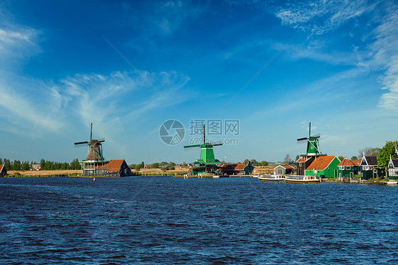 荷兰著名的旅游景点ZaanseSchans的荷兰乡村兰斯克风磨坊Zaandam,荷兰荷兰扎恩斯桑斯的风车Zaand图片