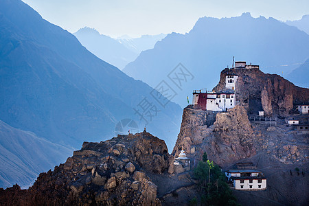 达卡尔贡帕修道院悬崖上丹卡尔,斯皮蒂山谷,希马哈尔邦,印度丹卡尔贡帕印度希马查尔邦的斯皮蒂山谷图片
