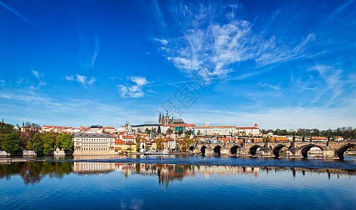 查尔斯桥伏尔塔瓦河Gradchany布拉格城堡维图斯大教堂的全景捷克共国查尔斯桥伏尔塔瓦河Gradch图片
