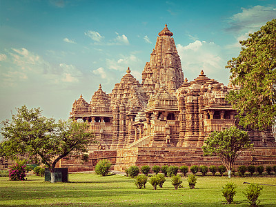 复古效果过滤了著名的印度MadhyaPradesh旅游地标KandariyaMahadev庙,印度Khajuraho的时髦风格图片