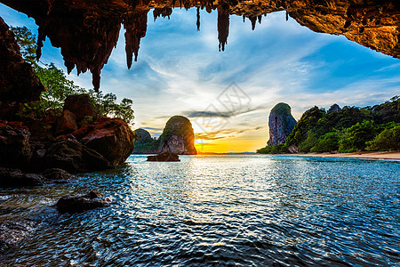 水海热带假日海滩度假泰国旅游的普拉南海滩日落泰国克拉比省拉雷普兰昂海滩的日落泰国克拉比省拉雷背景