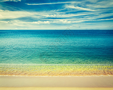 度假海滩度假复古效果过滤时尚风格的热带海滩形象与清澈的水,波浪黄沙美丽的天空云景,西哈努克维尔,柬埔寨柬埔寨西哈努图片