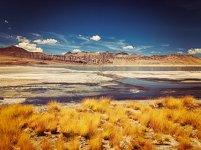 复古效果过滤了喜马拉雅山的TsoKar波动的Moutain盐湖的嘻哈风格形象拉普舒,拉达克,查谟克什米尔,印度喜马拉雅图片