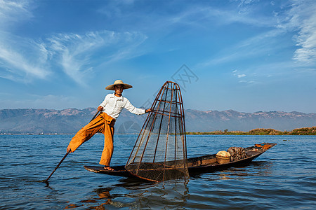 缅甸旅游景点地标缅甸传统渔民inle湖,缅甸著名的独特的单腿划船风格缅甸inle湖的传统缅甸渔民图片