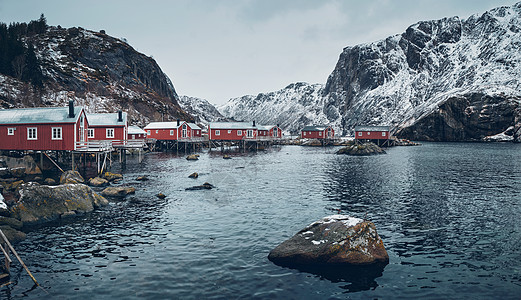 挪威峡湾的Nusfjord正宗传统渔村,冬季传统的红色Rorbu房屋挪威洛福腾群岛挪威Nusfjord渔村图片