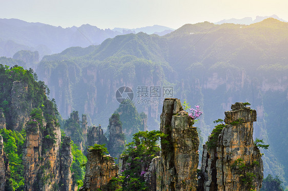 中国著名的旅游景点张家界石柱崖山日落湖南武陵源张家界山脉,中国图片