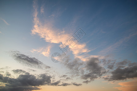 美丽生机勃勃的夏季日落天空云彩图片