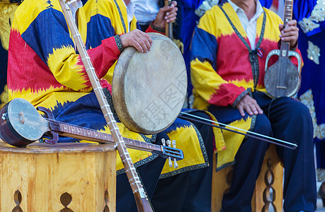 乌兹别克民间打击乐器杜伊拉图片