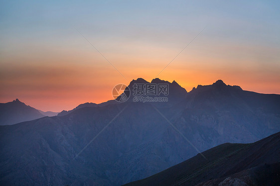 塔吉克斯坦范恩斯山的美丽景观图片