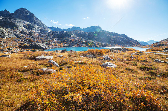 美国怀俄明州的风力山脉徒步旅行秋天的季节图片