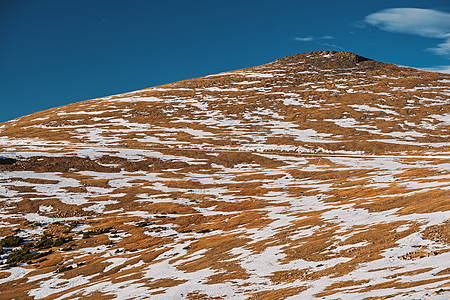 高寒苔原景观与岩石山脉秋天美国科罗拉多州洛基山公园图片