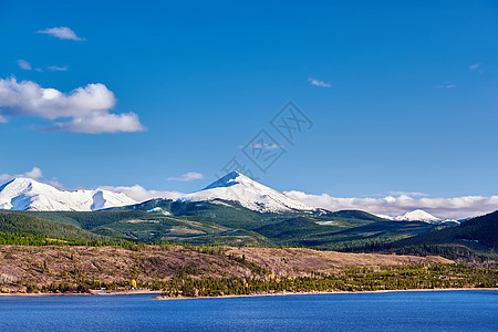 秋雪中的狄龙水库天鹅山洛基山,科罗拉多州,美国图片