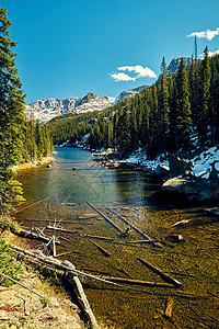 弗纳湖秋天周围岩石山脉美国科罗拉多州洛基山公园图片