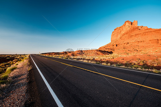 美国亚利桑那州丰碑谷的空景公路图片