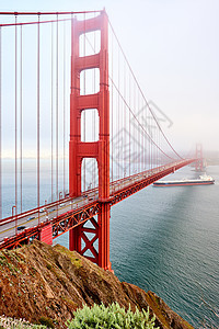 金门大桥视图雾天,旧金山,加利福尼亚州,美国图片