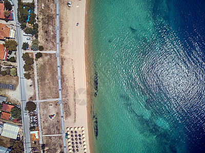 美丽的海滩顶部鸟瞰无人机拍摄,西索尼亚,希腊图片