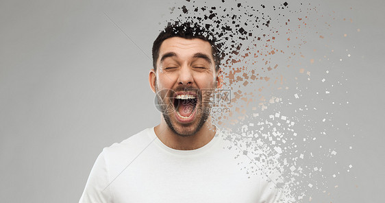 情绪,压力人的疯狂的喊叫男子T恤灰色背景与粒子分散效应灰色背景上穿着t恤的疯狂大喊大叫的人图片