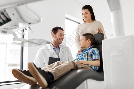 医学,牙科保健母亲儿子牙科诊所看牙医母子牙科诊所看牙医图片