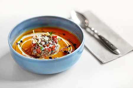 食物,新北欧美食,晚餐,烹饪烹饪蔬菜汤碗把蔬菜汤放碗里图片