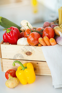 烹饪,素食健康饮食木箱新鲜成熟蔬菜木箱新鲜成熟蔬菜图片