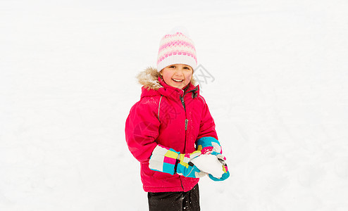 童,休闲季节的快乐的小女孩冬天玩雪快乐的小女孩冬天玩雪图片