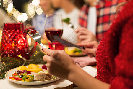 节日,食物庆祝亲密的朋友吃诞晚餐饮食亲密的朋友吃诞晚餐图片