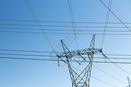 电力线电力蓝天上的输电塔蓝天上的输电塔电力线图片