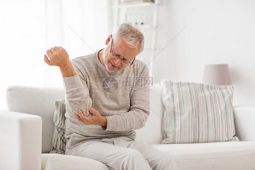 ‘~人,保健问题幸的老人家里患肘部疼痛幸的老人家里遭受肘痛  ~’ 的图片