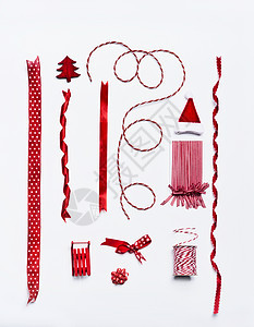 红色诞丝带蝴蝶结,装饰礼品包装包装白色背景,顶部视图,平躺图片