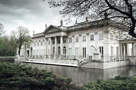 波兰华沙拉齐安基古代宫殿公园合奏图片
