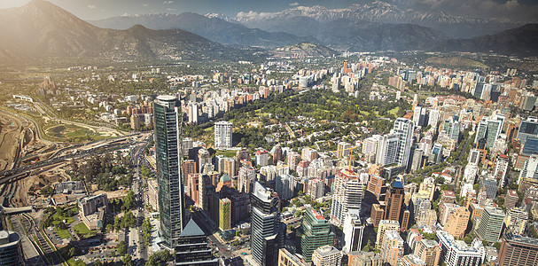 地亚哥智利洛斯安德斯山脉的全景图片